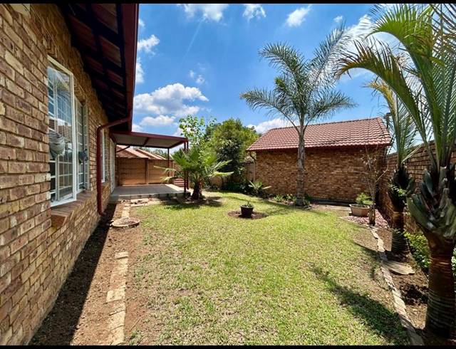 3 BEDROOM TOWNHOUSE FOR SALE IN EQUESTRIA